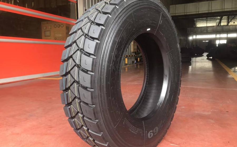 Кар'єрні шини