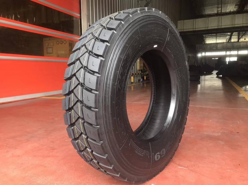 Кар'єрні шини